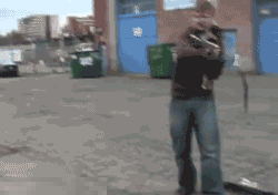 外国人玩双节棍装逼失败作死的搞笑动图爆笑gif搞笑图片