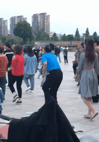 大爷跳广场舞的搞笑动态图片爆笑gif搞笑图片