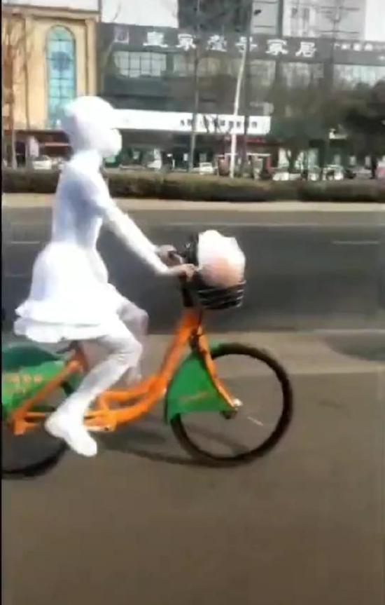 当代女生物理防晒的搞笑图片爆笑gif搞笑图片