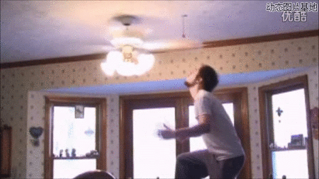 外国人玩电风扇作死搞笑GIF动图爆笑gif搞笑图片