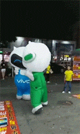 OPPO跟vivo充气吉祥物打架的gif搞笑动态图爆笑gif搞笑图片