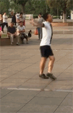 娘炮跳广场舞的搞笑GIF动态图爆笑gif搞笑图片