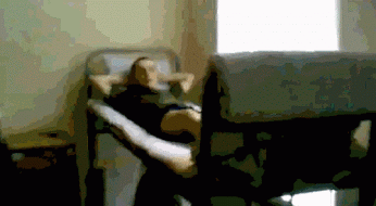 外国人睡上下铺的搞笑动态图片爆笑gif搞笑图片