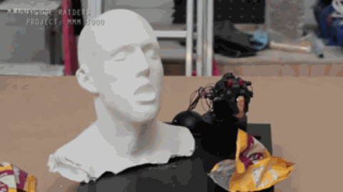 喂吃饭机器人的搞笑动态图爆笑gif搞笑图片