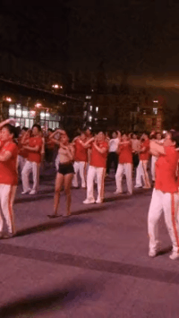 跳广场舞的搞笑GIF动图爆笑gif搞笑图片