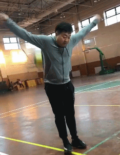 跳绳失误的搞笑动图爆笑gif搞笑图片