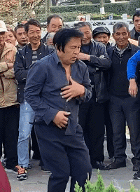 大叔打太极尬舞的搞笑动图爆笑gif搞笑图片