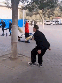 大爷还是在你大爷，谁都不服爆笑gif搞笑图片