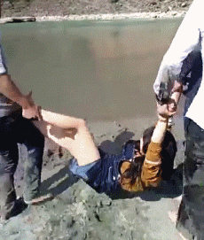 你们兄弟三人但是不是没有原因的爆笑gif搞笑图片