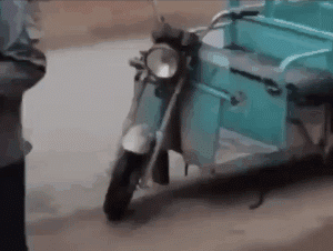 这是一辆有意思的三轮车爆笑gif搞笑图片