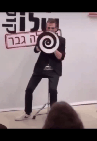 这次托尼老师表演到了最深的位置爆笑gif搞笑图片