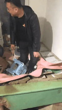 酒是个好东西，但是有点废炕爆笑gif搞笑图片