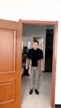 试试我的铁头功练到什么程度了爆笑gif搞笑图片