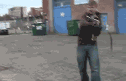 小伙：今天给大家表演一个爆蛋爆笑gif搞笑图片