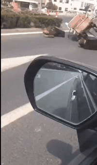 遇到碰瓷的祖宗会怎么样爆笑gif搞笑图片