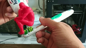 一只有味道的牙膏爆笑gif搞笑图片