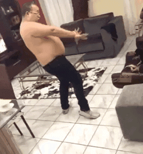 这是一位曾经坚决抵制养狗的爸爸爆笑gif搞笑图片