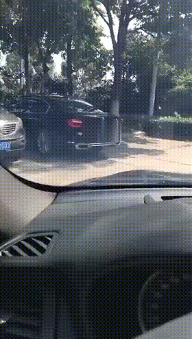 网友：宝马7系的悬挂确实不错呀爆笑gif搞笑图片