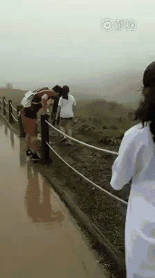 没人告诉我，这不是杆子爆笑gif搞笑图片