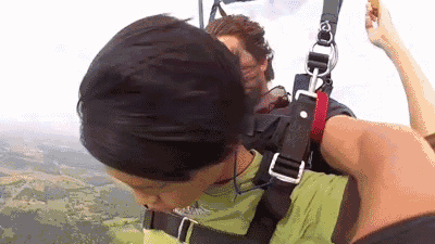 是自由的飞翔爆笑gif搞笑图片