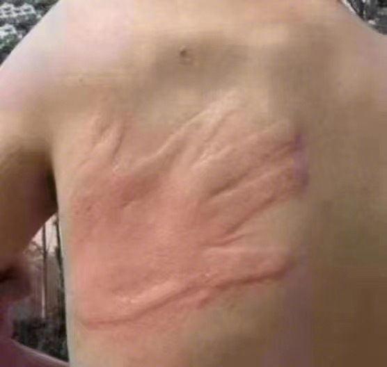 我媳妇刘文静很会安慰人，我跟她说最近压力很大，赚钱很难。她拍爆笑gif搞笑图片