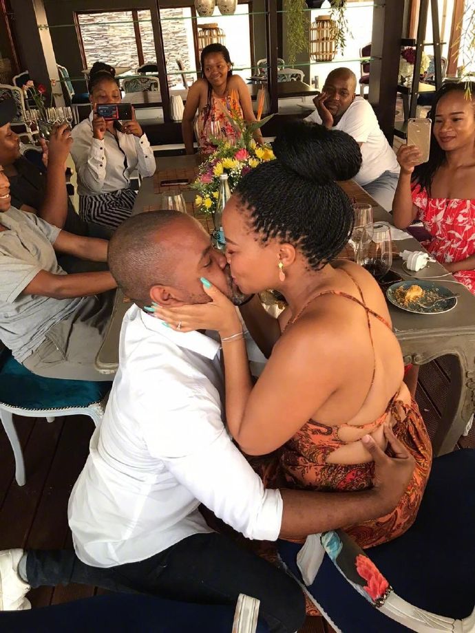 每当我看到恩爱的情侣爆笑gif搞笑图片