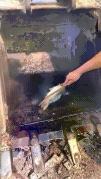 野外做饭没有条件咱也要制造条件爆笑gif搞笑图片