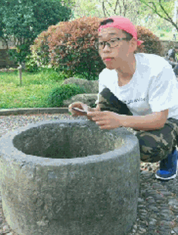 嘿！我手机！！！爆笑gif搞笑图片