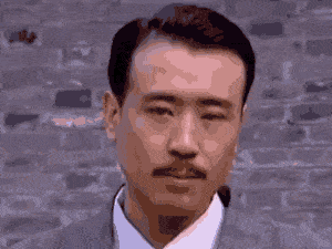 于和伟边吐口水_吐唾沫_边笑完整版加速GIF动图DIY斗图gif搞笑图片