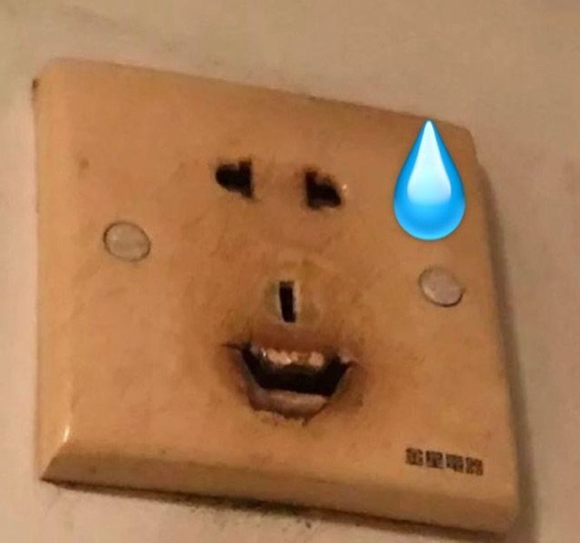 插座流汗表情包发表情gif搞笑图片