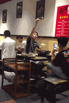 教你如何吃面创意gif搞笑图片