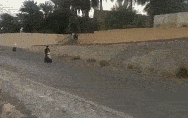 摩托车酷炫玩漂移创意gif搞笑图片