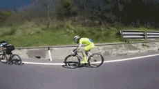 我要举报!!!有人作弊!!别以为我不知道你在用甲烷气体加速!创意gif搞笑图片