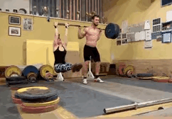 这妹子不轻呀!看样子至少一百五以上!创意gif搞笑图片