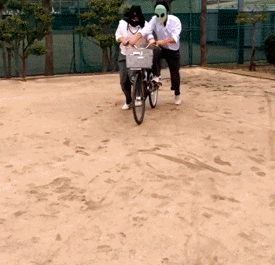 这俩哥们，真会玩儿！创意gif搞笑图片