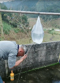 自动洗头创意gif搞笑图片