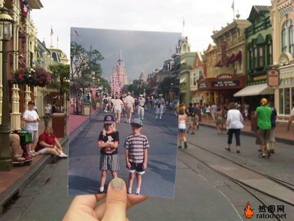 当老照片碰上老地方的时候创意gif搞笑图片