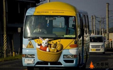 校车图片创意gif搞笑图片