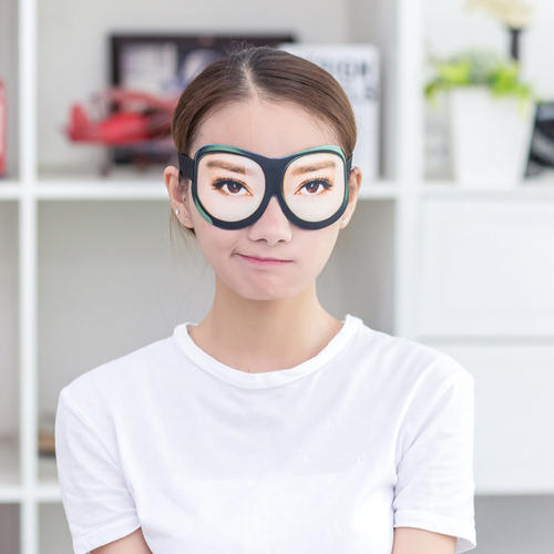 创意午休面罩，怎么用你懂得创意gif搞笑图片