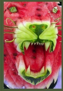 西瓜老虎嘴创意gif搞笑图片