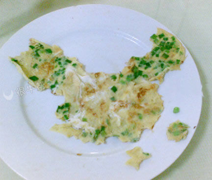 创意出人才，鸡蛋也能吃出地图创意gif搞笑图片