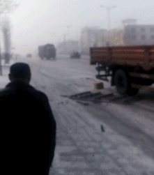 又见老司机秀杂技创意gif搞笑图片