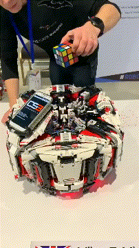 最快机械拼魔方创意gif搞笑图片