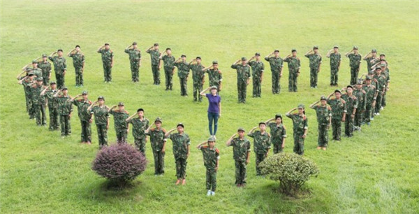 创意军训图片，爱心形状创意gif搞笑图片