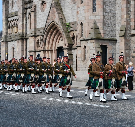 军人好看迷彩服图片创意gif搞笑图片