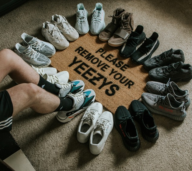 阿迪达斯椰子鞋创意摆拍图片创意gif搞笑图片