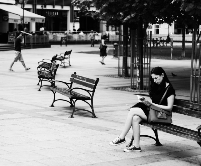 黑白街头人物摄影创意图片创意gif搞笑图片