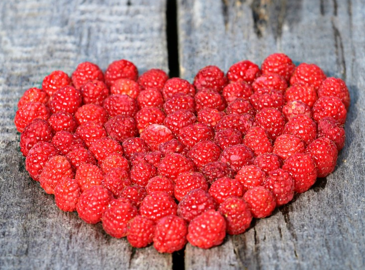 情人节摆心形图案高清素材图创意gif搞笑图片