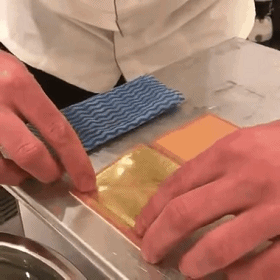 创意吃法棒棒糖金箔动态图创意gif搞笑图片