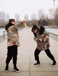 创意拔刀唯快不破搞笑动图创意gif搞笑图片